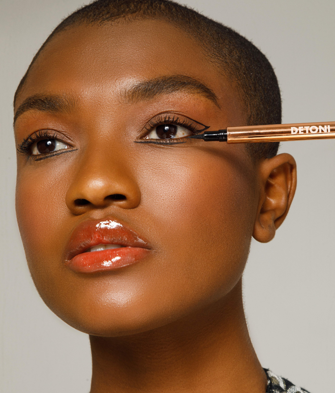 PERFECT LINER | CANETA DELINEADORA PARA OLHOS
