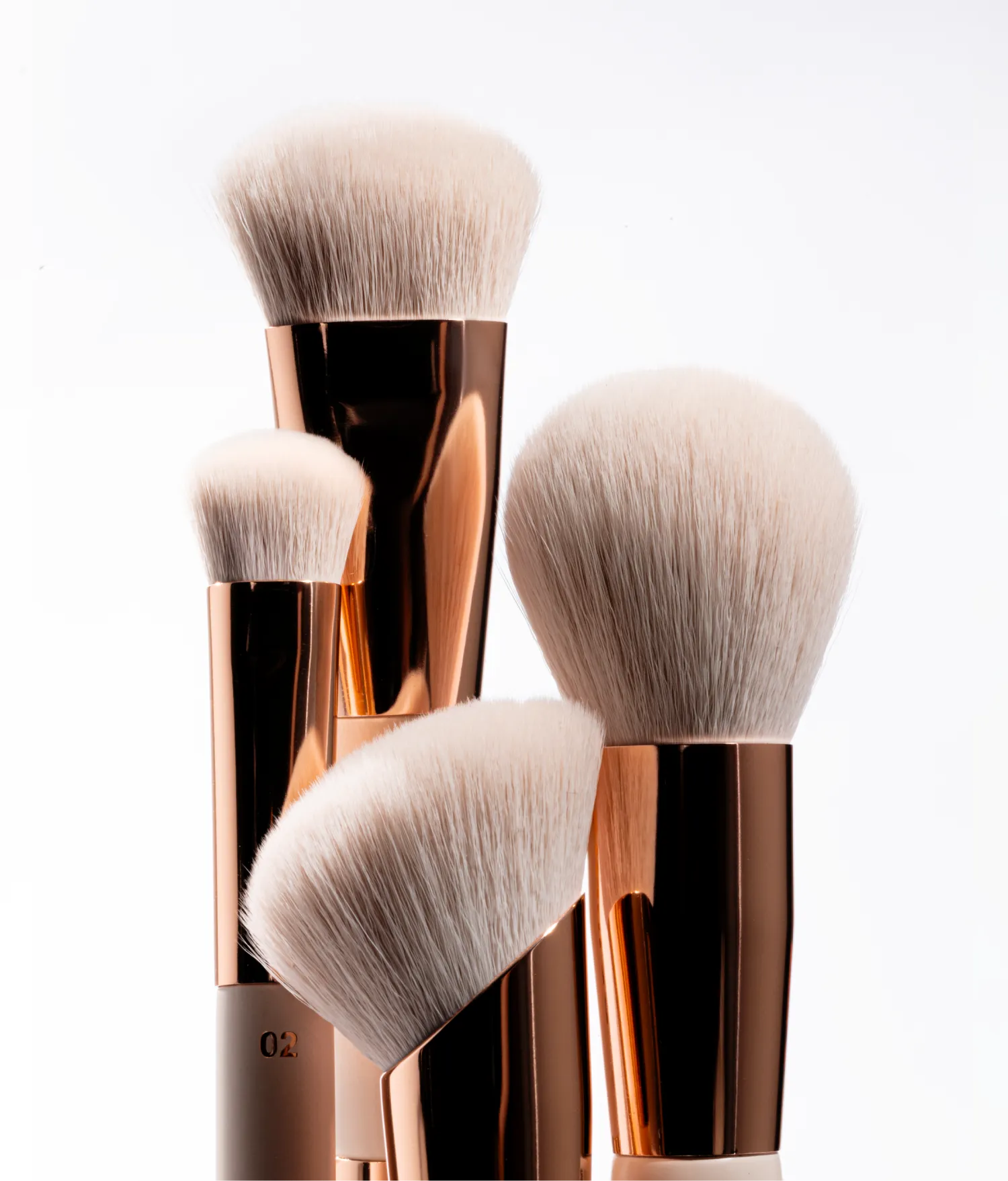 21 DUAL-ENDED EYESHADOW BLENDING BRUSH | PINCEL PARA ESFUMAR SOMBRA